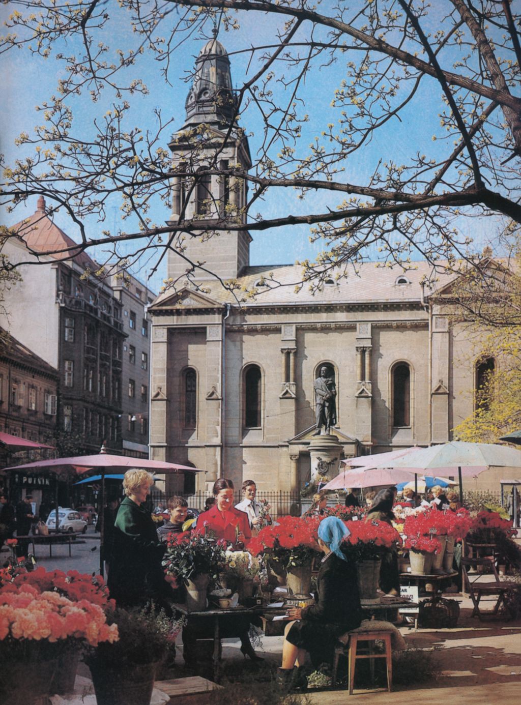 Trg Bratstva i jedinstva (današnji Trg Petra Preradovića), oko 1975.-1980. godine